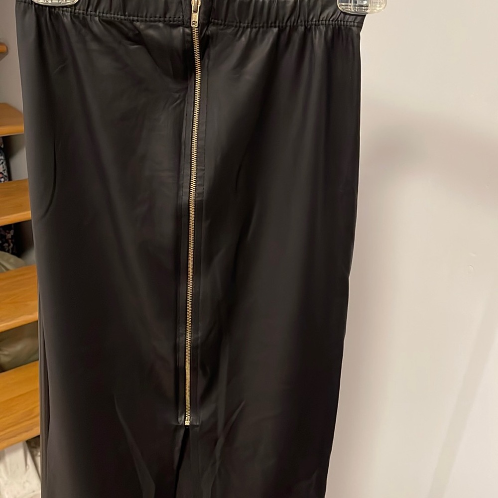 Zip up Faux leather black pencil skirt